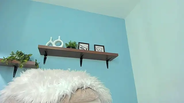 annawelk  online show from October 6, 2025, 12:46 pm