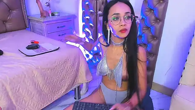 SamanthaFerrer   online show from January 5, 2025, 12:52 am