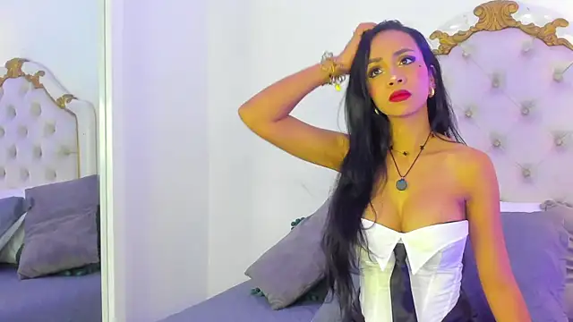 SamanthaFerrer   online show from November 23, 2025, 12:05 pm