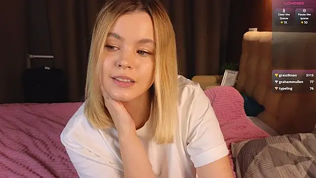 Snapshot of Milana15 chatting on December 8, 2024, 11:24 am Milana15 online show from December 8, 2024, 11:24 am