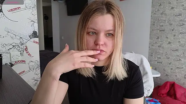 Snapshot of Milana15 chatting on March 13, 2025, 10:26 am Milana15 online show from March 13, 2025, 10:26 am