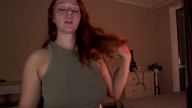 Snapshot of SarahSweetie chatting on December 3, 2024, 3:33 pm SarahSweetie online show from December 3, 2024, 3:33 pm