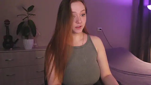 SarahSweetie online show from February 5, 2026, 3:27 pm