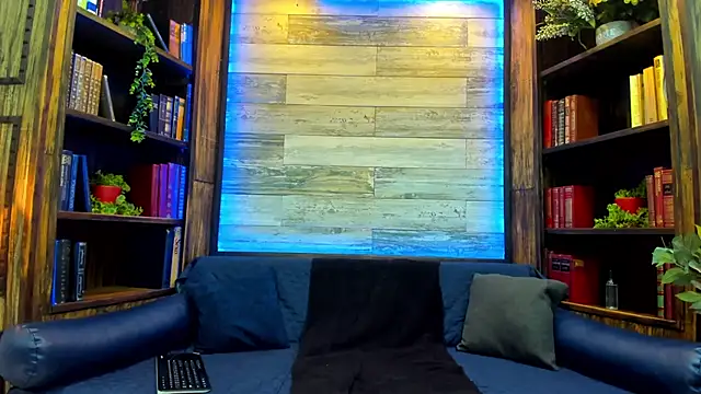 lunainsane58 online show from March 13, 2025, 7:42 am