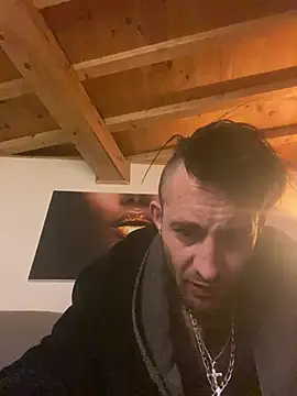 Bigkisslove online show from March 8, 2026, 3:21 am