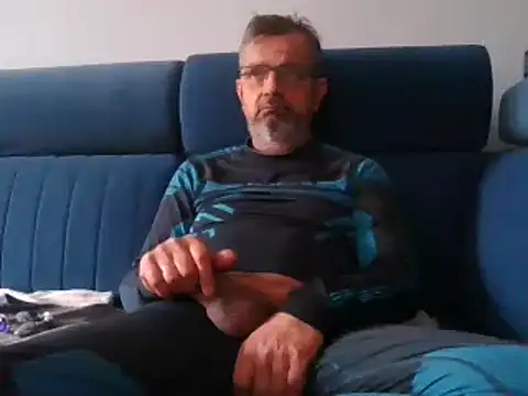 Snapshot of axecoman60 chatting on January 21, 2025, 10:30 am axecoman60 online show from January 21, 2025, 10:30 am