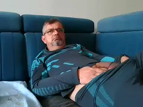 Snapshot of axecoman60 chatting on February 22, 2025, 1:46 pm axecoman60 online show from February 22, 2025, 1:46 pm