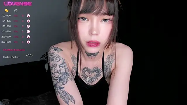 Dark Ester online show from October 3, 2025, 4:37 pm