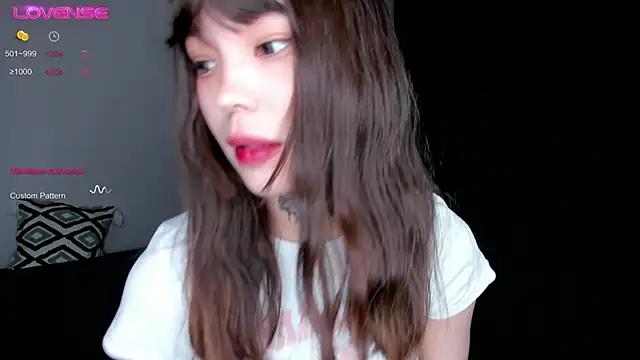 Dark Ester online show from November 17, 2025, 10:54 am