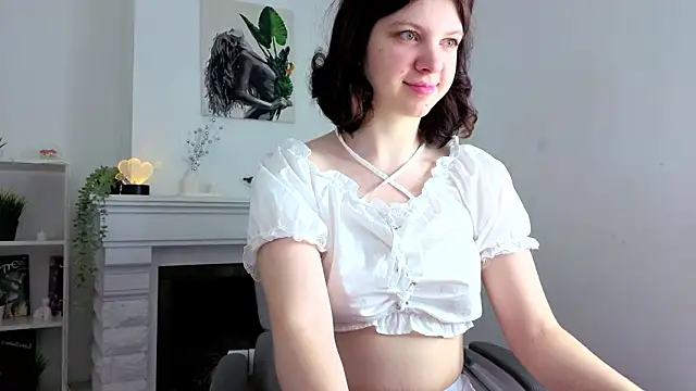 Snapshot of Baby_Evalena chatting on February 17, 2026, 5:15 am Baby Evalena online show from February 17, 2026, 5:15 am