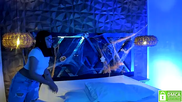 Rose Evans   online show from November 4, 2025, 4:22 am