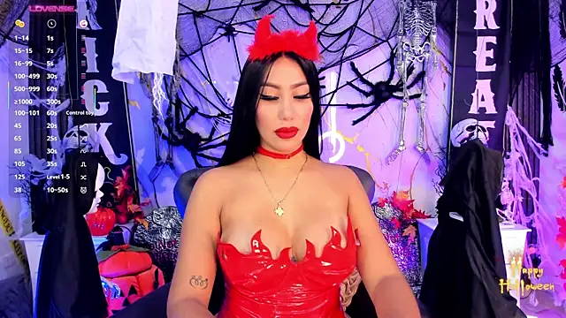 EmilyLeah  online show from October 24, 2025, 2:13 pm