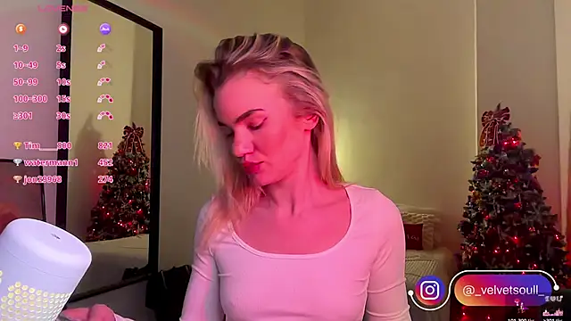 Heidi11 online show from December 8, 2024, 6:06 pm