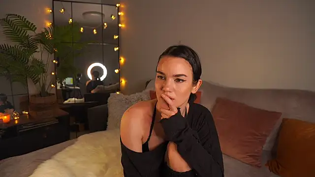 Heidi11 online show from October 19, 2025, 7:47 pm