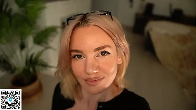 Snapshot of Heidi11 chatting on March 26, 2026, 2:22 pm Heidi11 online show from March 26, 2026, 2:22 pm