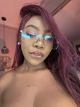 Lola King online show from June 3, 2026, 3:53 am