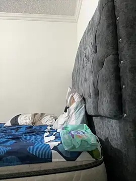 ZMalco2Hend8 online show from April 21, 2026, 2:51 am