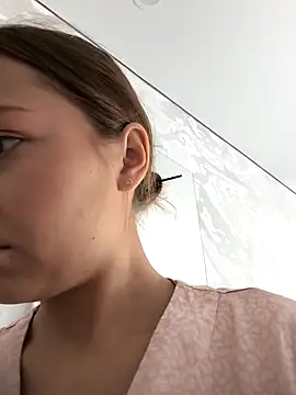 AliceBrayan online show from September 27, 2025, 5:12 am