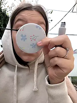 AliceBrayan online show from October 12, 2025, 5:06 am