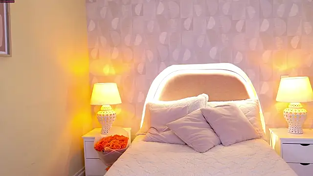 april rousse online show from February 18, 2025, 7:09 pm