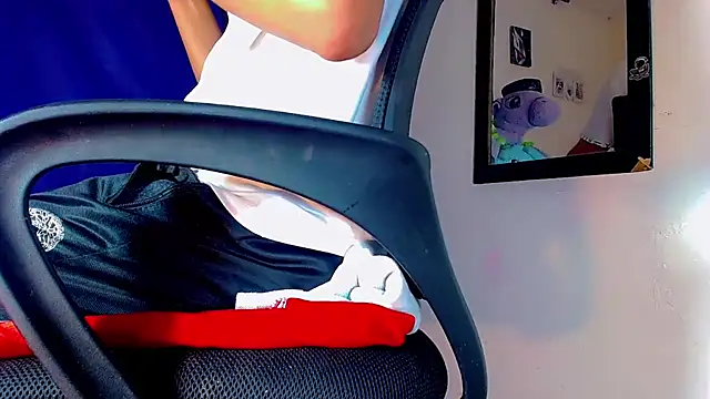 Snapshot of nicol_gill_ chatting on January 7, 2025, 5:20 pm nicol gill online show from January 7, 2025, 5:20 pm