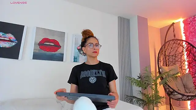 Angela donnato online show from February 28, 2025, 3:15 am