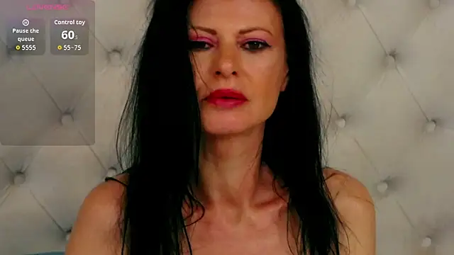 Snapshot of RosalieNorman chatting on April 28, 2026, 2:27 am RosalieNorman online show from April 28, 2026, 2:27 am
