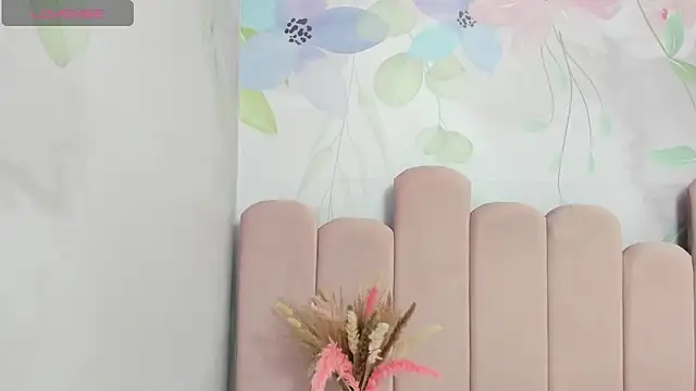 Annie Cute18  online show from March 21, 2025, 4:06 am