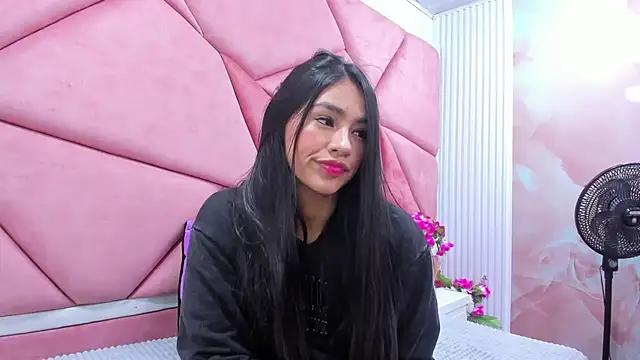 Mariana Prin online show from February 12, 2026, 2:17 am