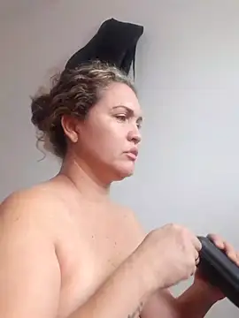 helenca43 online show from March 13, 2025, 9:37 pm