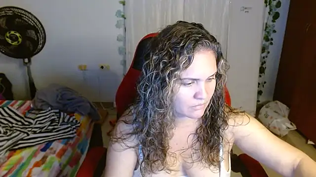 helenca43 online show from September 13, 2025, 11:15 pm