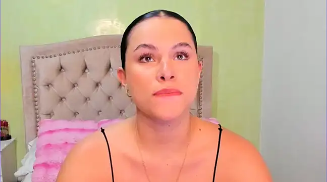 Luciluu20 online show from January 8, 2025, 6:09 pm