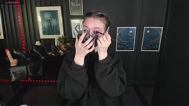 Lily Moonlight online show from December 7, 2024, 6:32 am