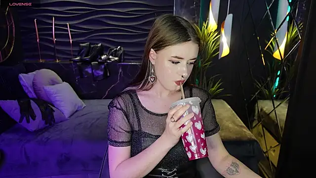 Lily Moonlight online show from January 15, 2025, 2:02 pm