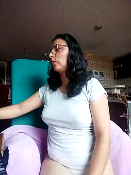 Snapshot of Im_Alma_ chatting on May 4, 2026, 2:13 pm Im Alma online show from May 4, 2026, 2:13 pm