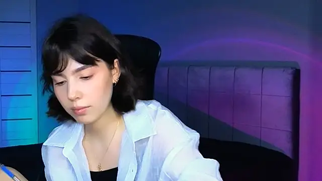 Stacy Gonzales  online show from December 19, 2025, 11:39 am