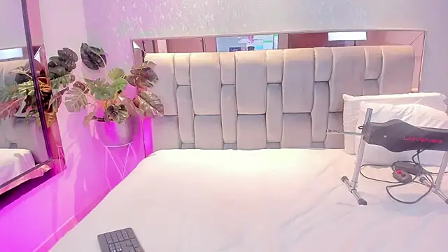 Snapshot of RoseTaylor__ chatting on November 9, 2025, 4:33 am RoseTaylor online show from November 9, 2025, 4:33 am