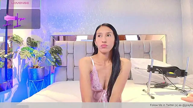 Snapshot of RoseTaylor__ chatting on February 1, 2026, 5:39 am RoseTaylor online show from February 1, 2026, 5:39 am