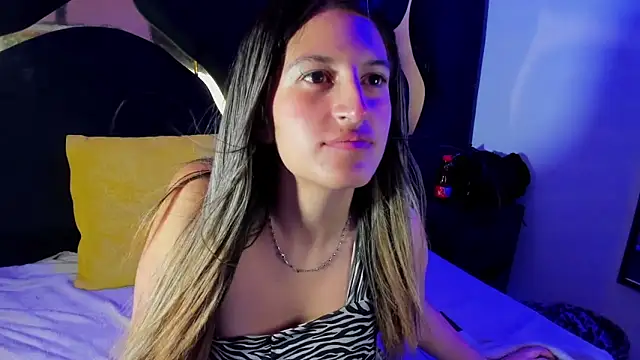 GiaRoussel online show from November 12, 2025, 3:12 pm