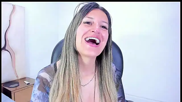 GiaRoussel online show from November 27, 2025, 4:20 pm