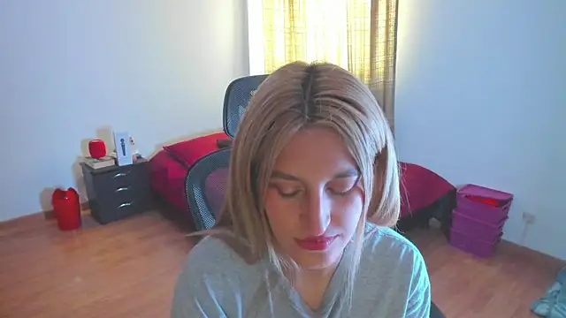 GiaRoussel online show from March 25, 2026, 2:23 pm