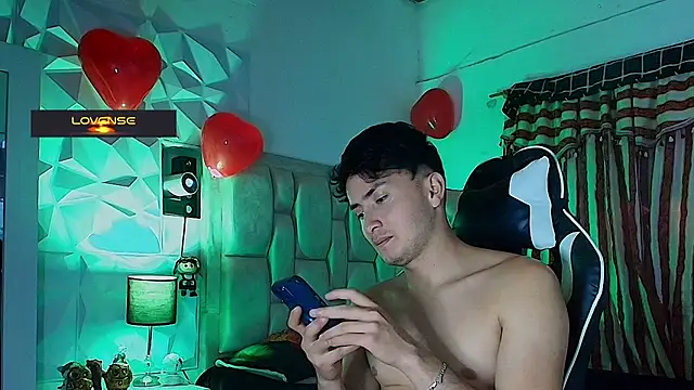 santyago taylor online show from February 26, 2025, 10:09 pm