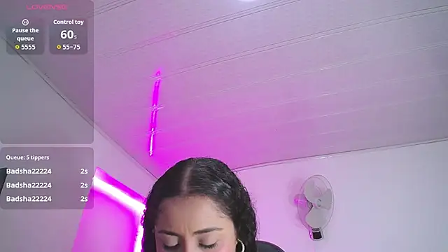 cristal horny19 online show from November 3, 2025, 8:43 pm