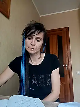 Francenia lolis online show from October 3, 2025, 9:17 am