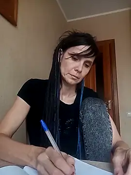 Francenia lolis online show from October 29, 2025, 7:43 am