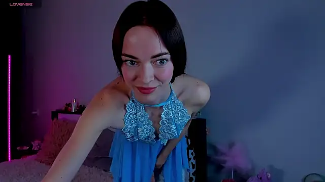 Undertheskin online show from March 22, 2025, 4:04 pm