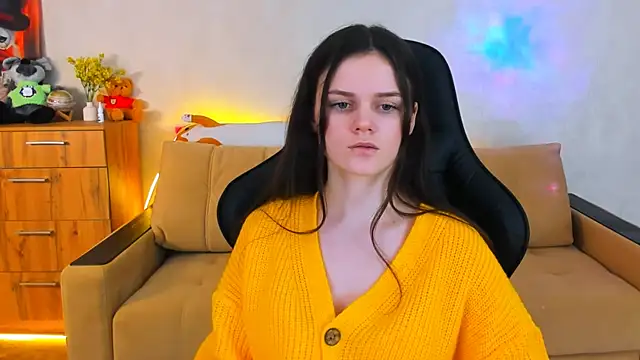 Lora Cain online show from December 5, 2024, 5:17 pm