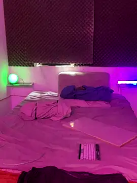 thesummerboy online show from September 26, 2025, 7:18 pm