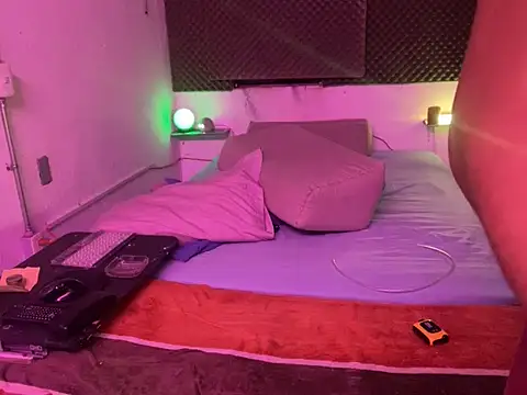 thesummerboy online show from October 1, 2025, 6:19 am