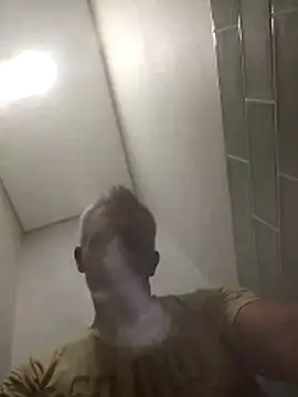 Snapshot of NICJOHNS chatting on February 5, 2026, 5:17 pm NICJOHNS online show from February 5, 2026, 5:17 pm